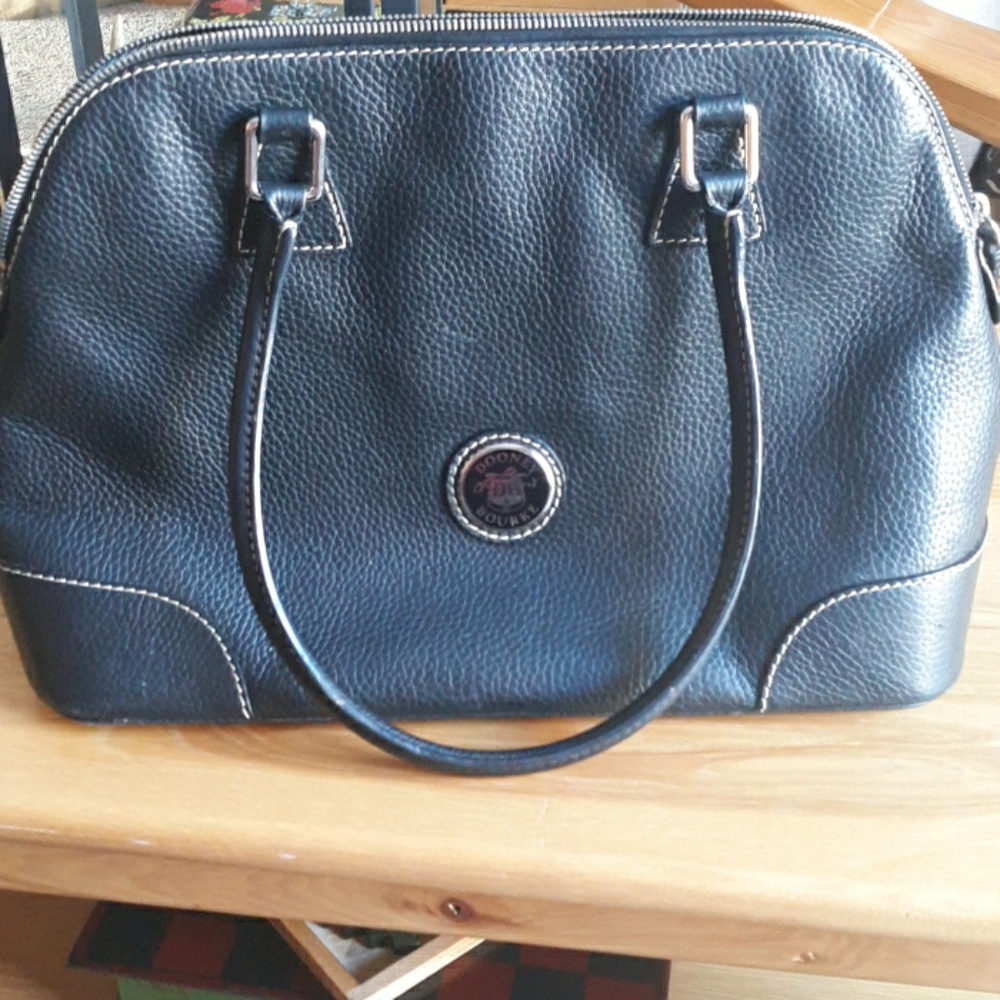 Dooney and Bourke shoulder satchel